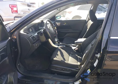 2015 Honda Accord Sport z USA, uszkodzony, nr VIN 1HGCR2F54FA142017